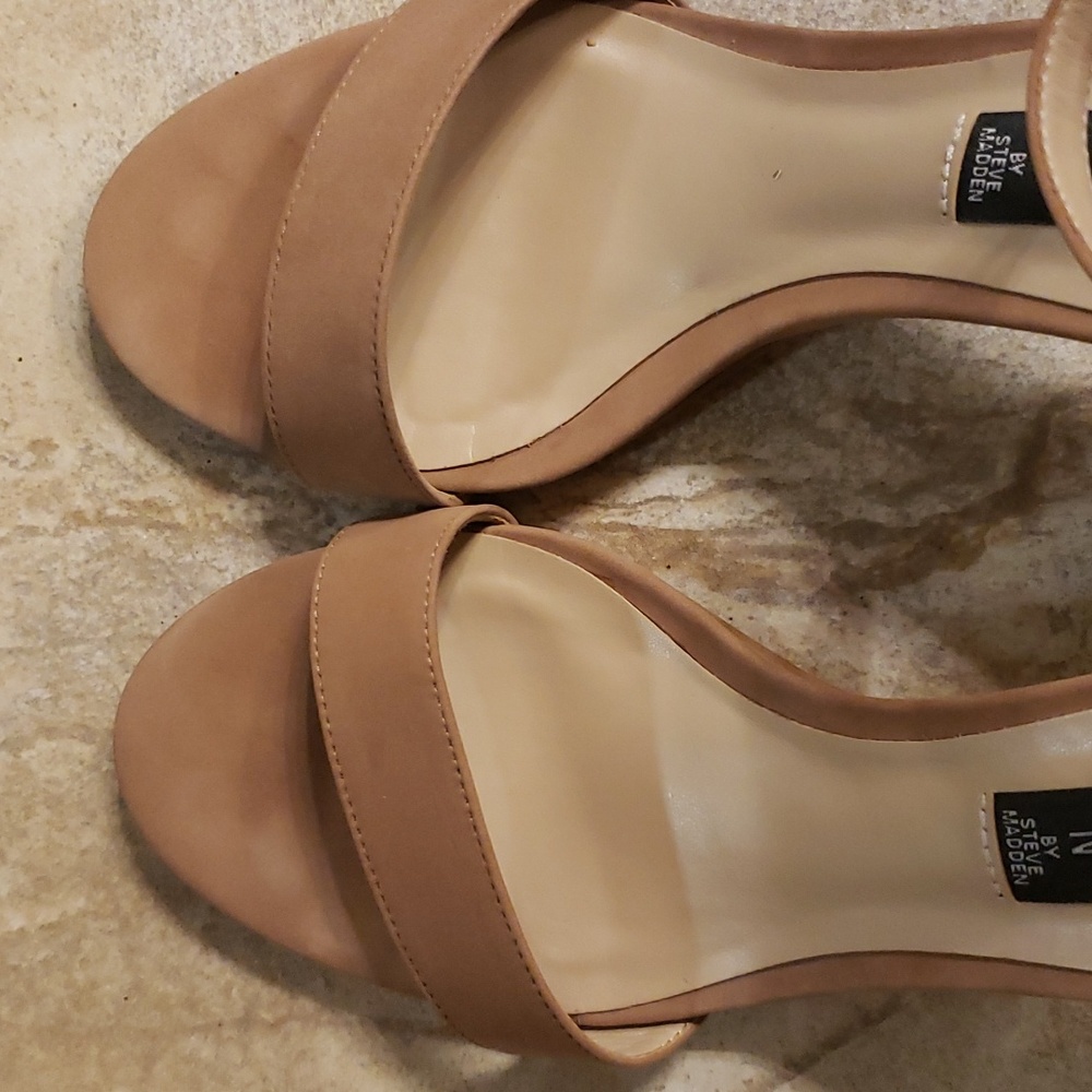 Steve Madden Vienna Tan Nubuck Sandal - Picture 9 of 10